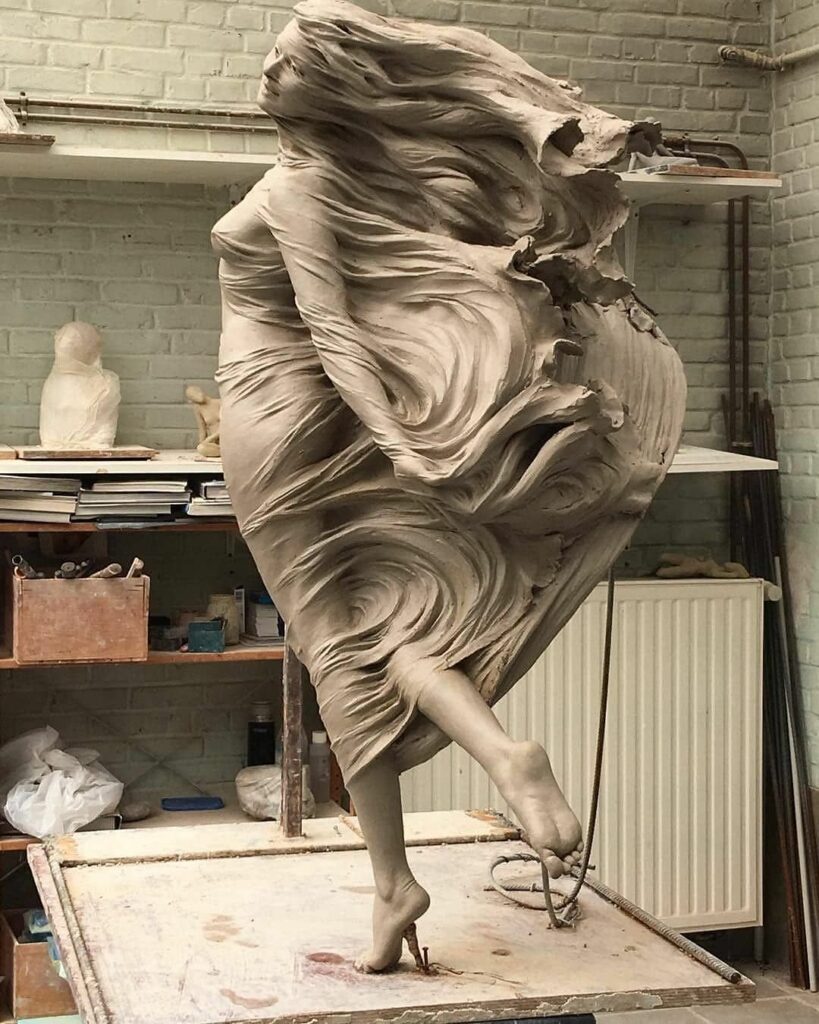 alerte vent violent, Luo Li Rong (b. 1980), artiste et sculptrice chinoise