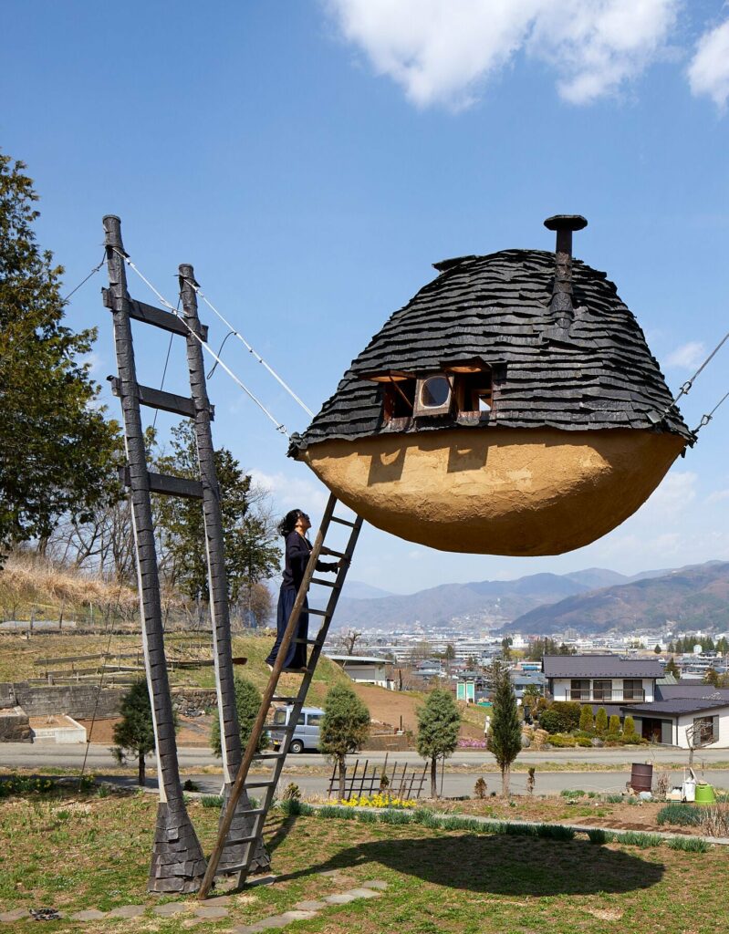 notre petit nid d'amour. The Flying Mud Boat is one of a series of experimental structures by the Japanese architect and academic Terunobu Fujimori