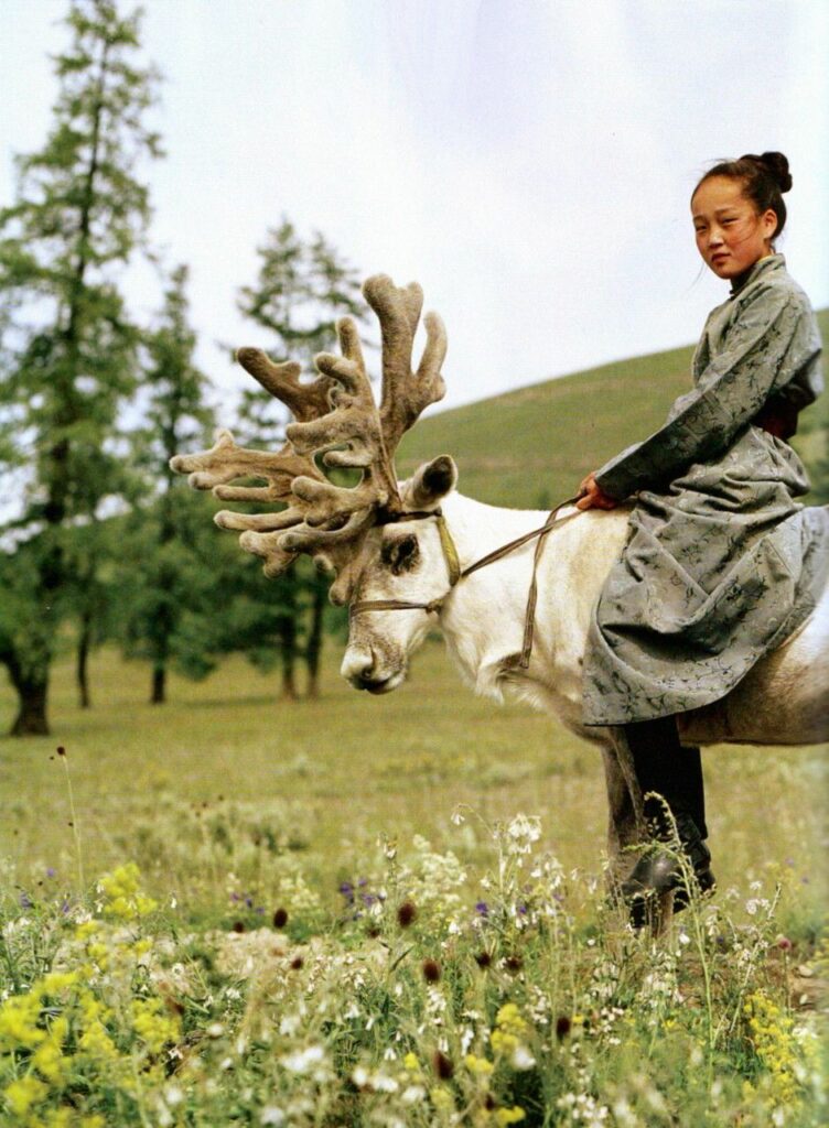 Mon enfant ma sœur, Songe à la douceur D’aller là-bas chevaucher ensemble ! Tim Walker for Vogue December 2011 In northern Mongolia reindeer territory 13-year-old Puje fearlessly explores the wild landscape