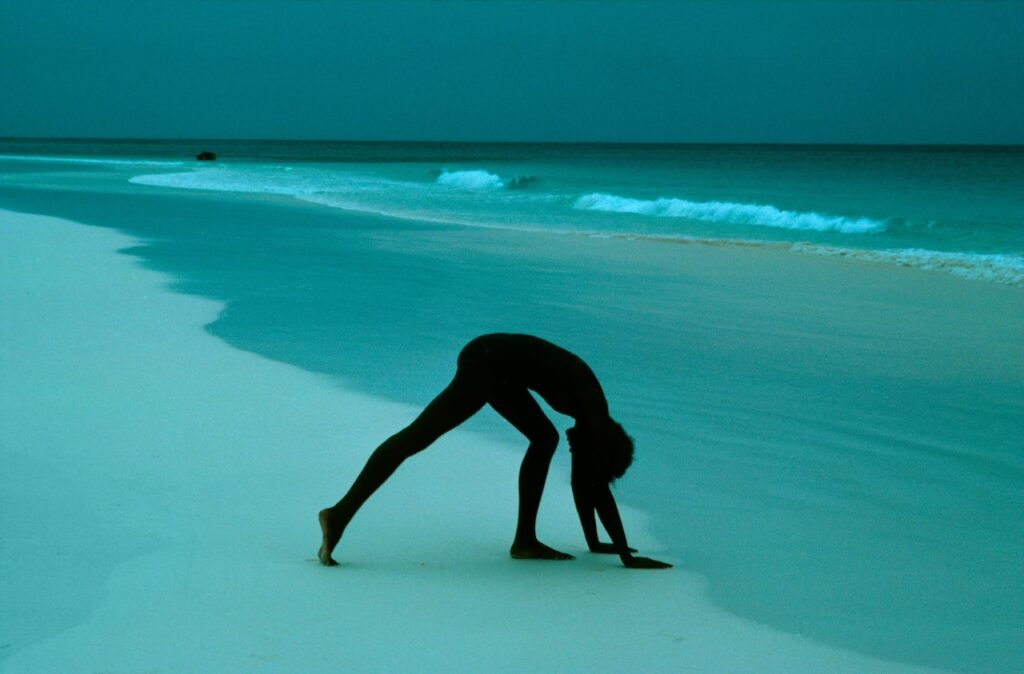 prête pour le 8 mars ? Frank Horvat, 1976, Bahamas, for Glamour USA, illustration for exercise 