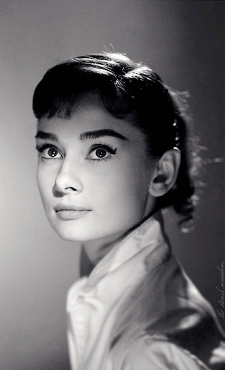 Gif of an Icon - Audrey Hepburn