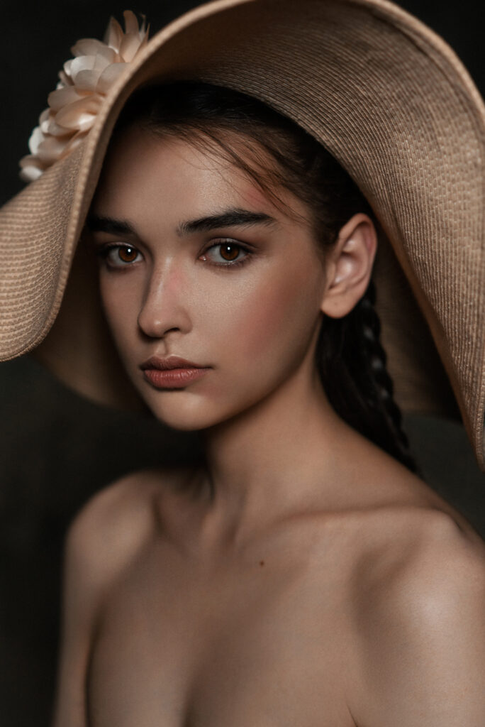 la fille au chapeau