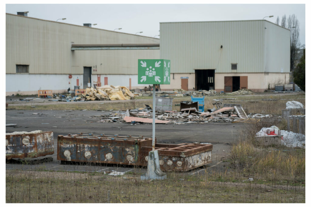 elle m'a dit d'aller siffler près de l'usine