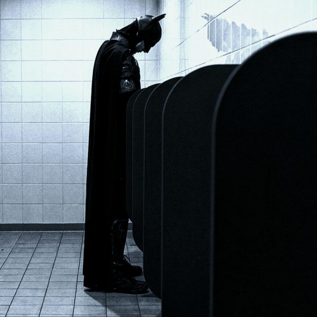 Tu t'souviens des jours anciens et tu pleures. Batman aux toilettes