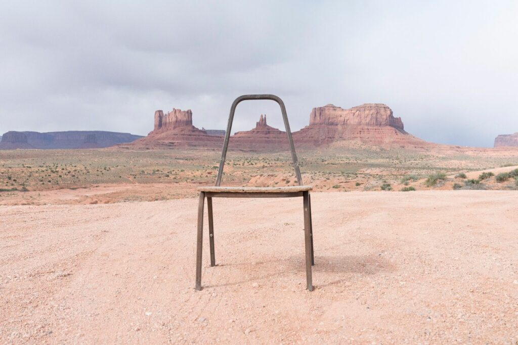 Les parcs naturels d'Île-de-France, 2700 km2 de verdure aux portes de Paris. This seat is taken ,Natalie Christensen, Monument Valley, chaise réservée