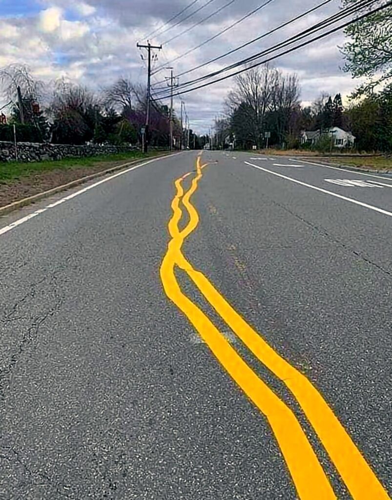 dans toute société il faut fixer des règles et des limites. ligne jaune, sécurité routière 