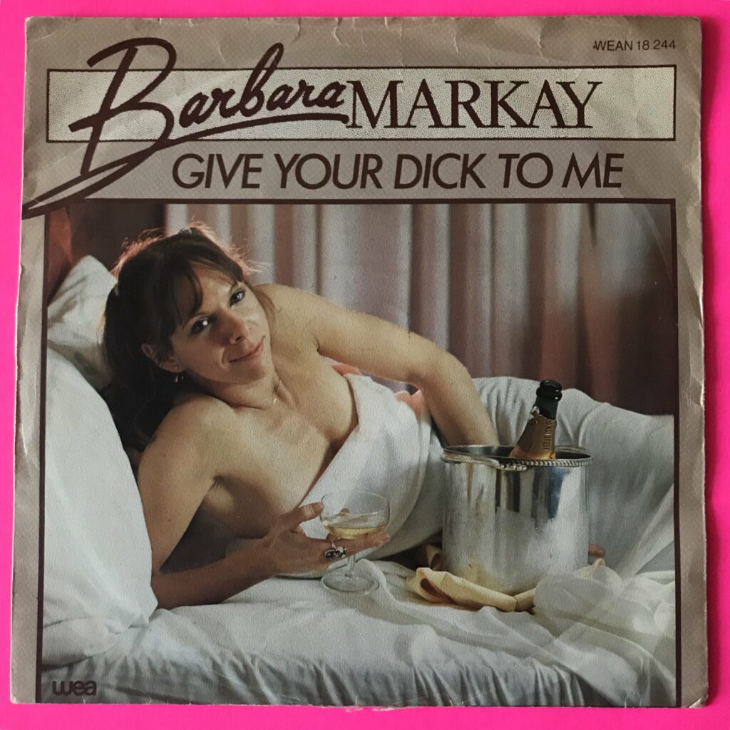 Donne-moi ta bite et prends la mienne,
La cloche a sonné, ça signifie. Sheila / Barbara Markay : Give Your Dick To Me musique de qualité les tubes de l'été