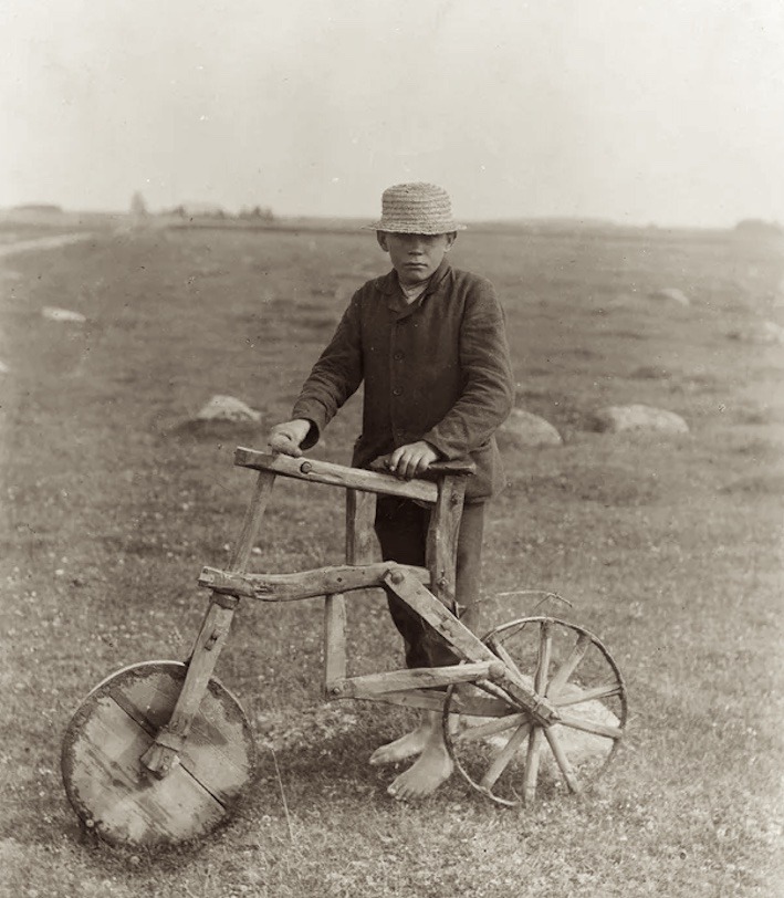 non au vélo électrique ! A youngster from Estonia shows off his self-made wooden bicycle, Estonia, 1912 - by Johannes Pääsuke (1892 - 1918), Estonian. le vélo de bois 