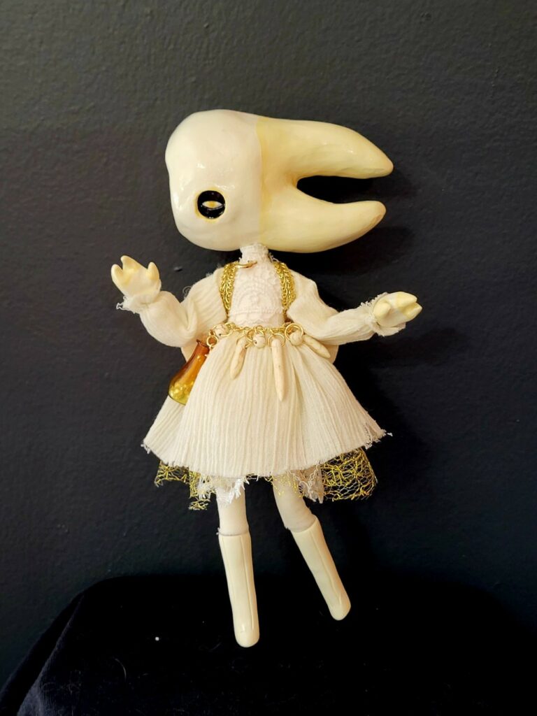 mais maman - que va faire la petite souris avec ma dent ? OOAK art doll tooth