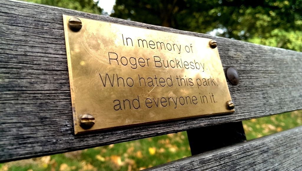 quand je mourrirai, je souhaiterais qu'une plaque soit apposée dans le parc, en mémoire de moi. in memory of Roger Bucklesby