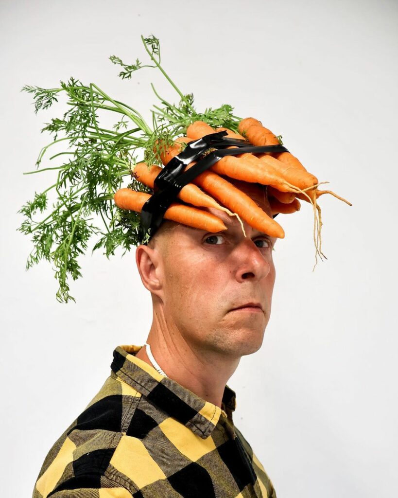 Quand nous chanterons le temps des carottes. Jan Hakon Erichsen Give me the carrot so I can take it away