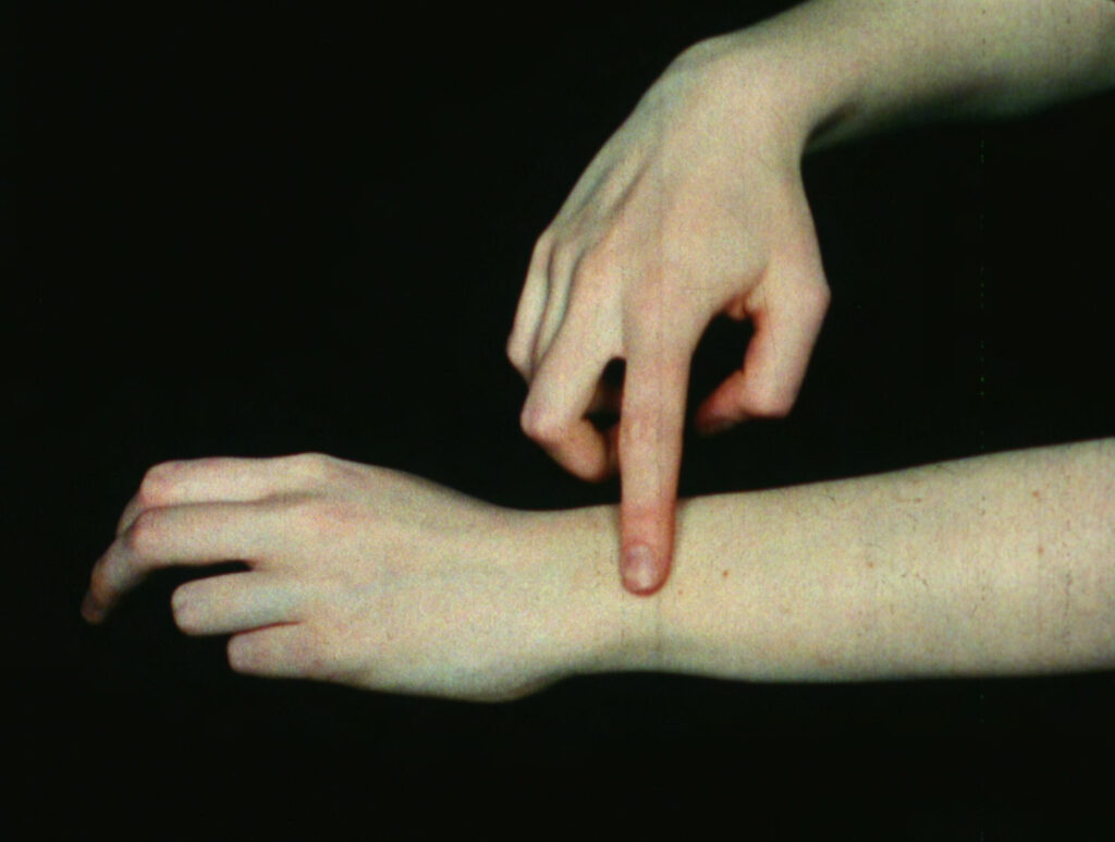 le changement d'heure biologique. Joanna Piotrowska, Untitled, 2015.  16mm film