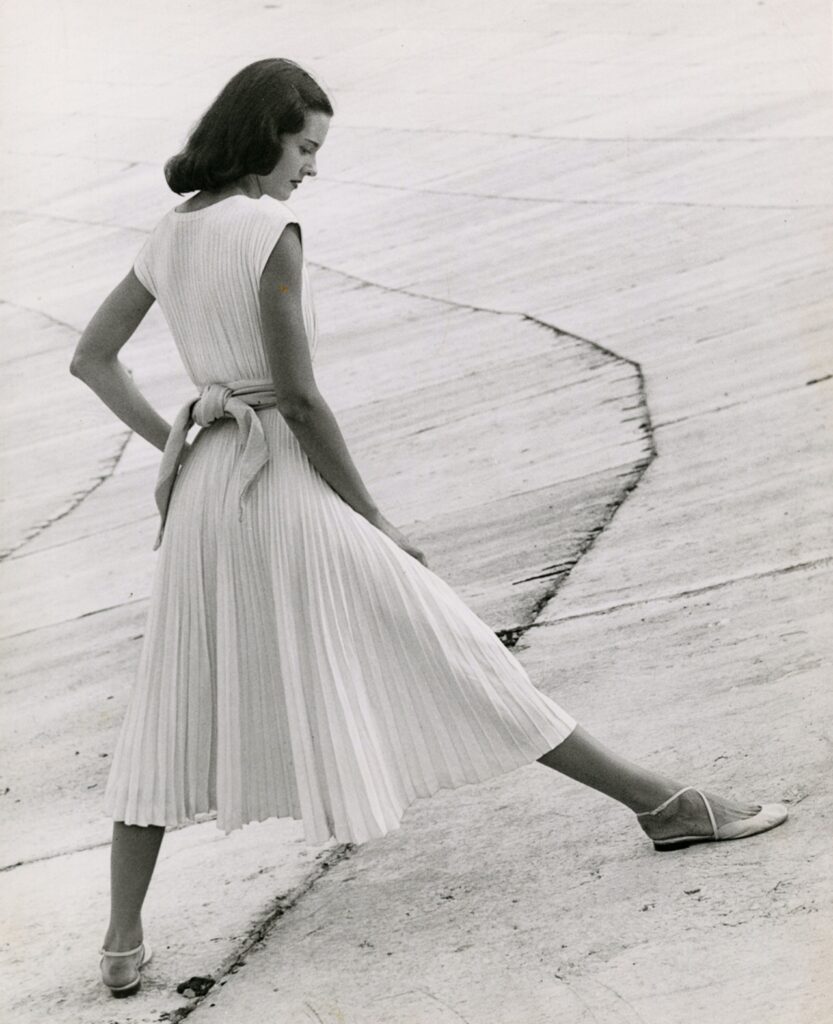 un grand pas pour l'humanité. Richard Avedon, Basic White Dress, 1947