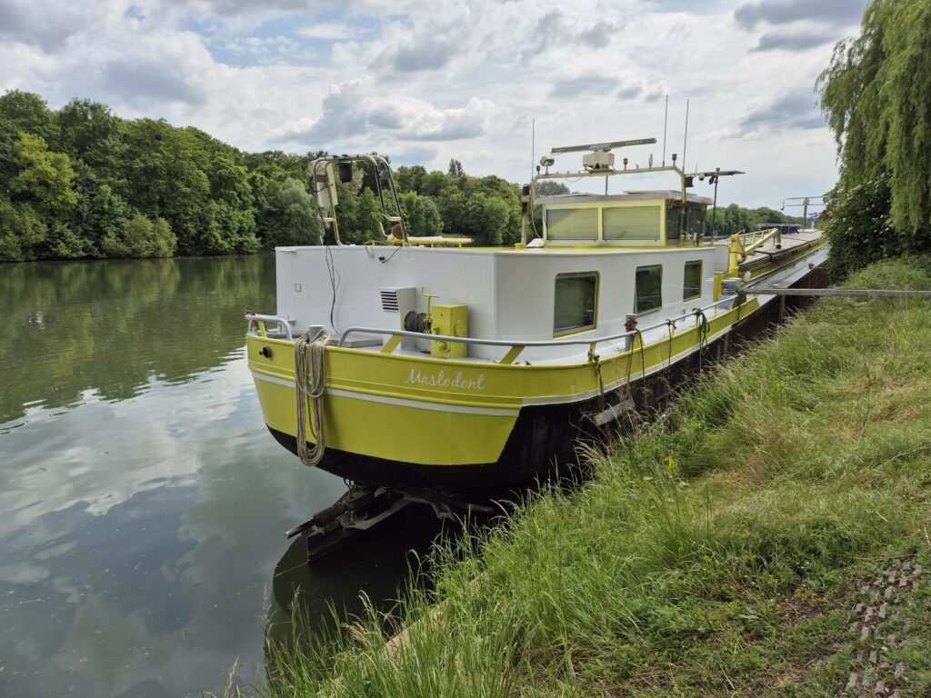 péniche Mastodon sur la Seine