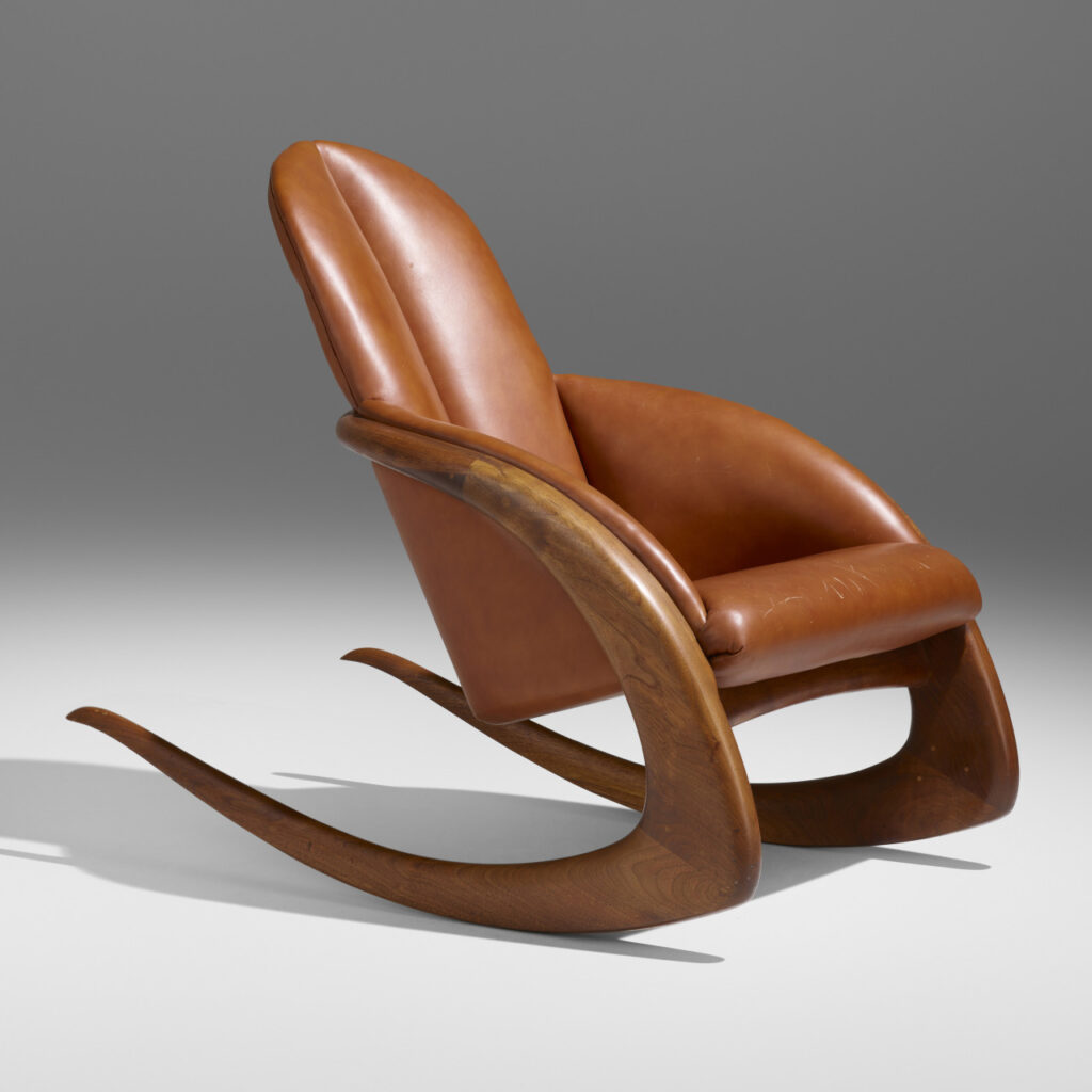 rocking-chair design, fauteuil à bascule de luxe à l'assise de cuir fauve
