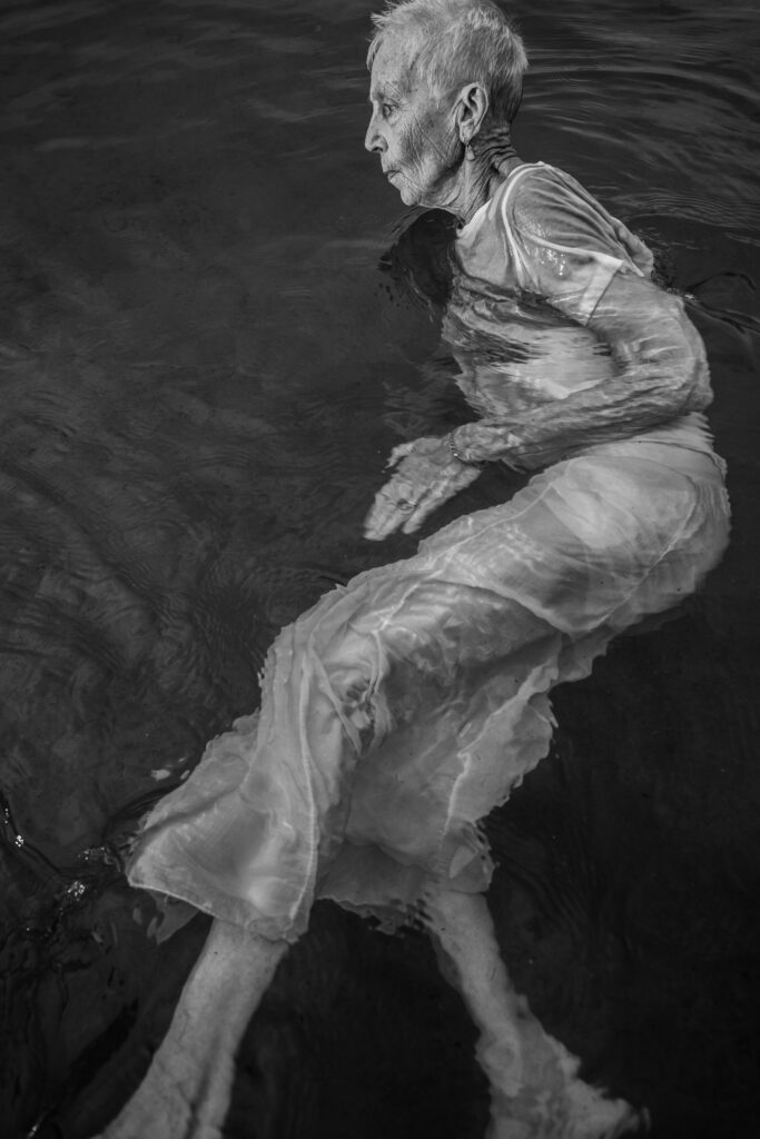 vieille femme au bain