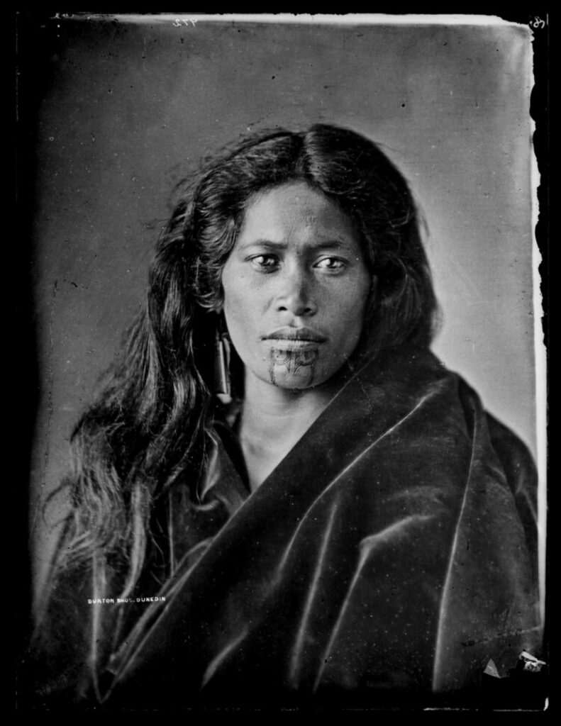 Le moko kauae est un tatouage sacré maori ornant le menton et les lèvres des femmes 2