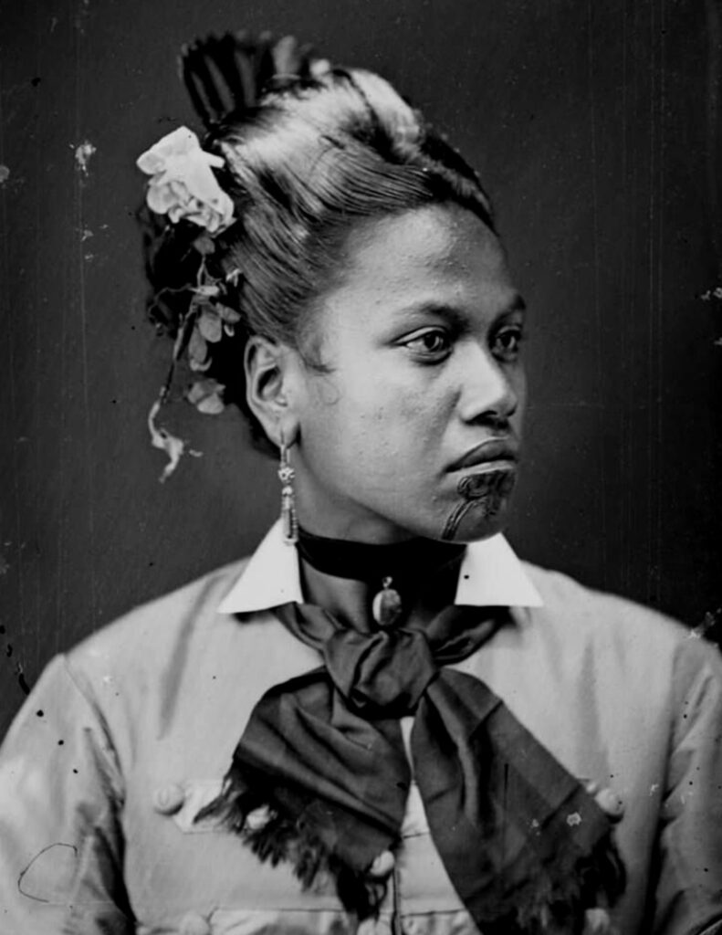 Le moko kauae est un tatouage sacré maori ornant le menton et les lèvres des femmes 4