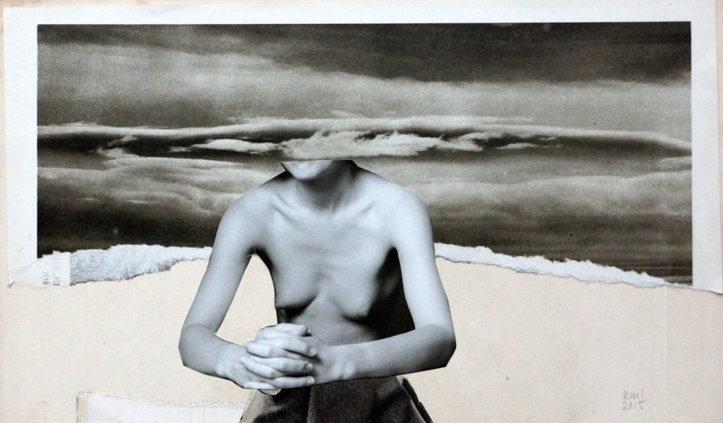 une femme aux seins nus, la tête dans les nuages