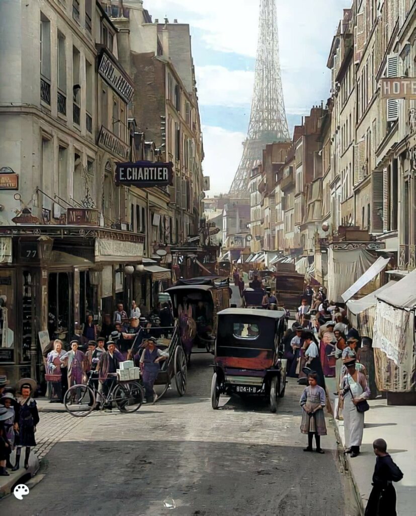 Rue Saint-Dominique avec la Tour Eiffel, Paris, 1900