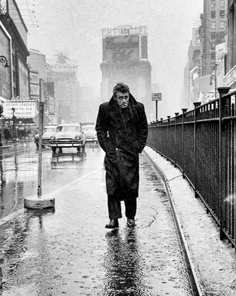 James Dean affrontant courageusement un début de semaine pluvieux