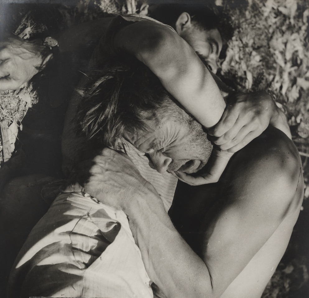 deux hommes en lutte