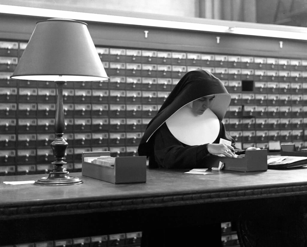 la coiffe d'une religieuse parfaitement profilée